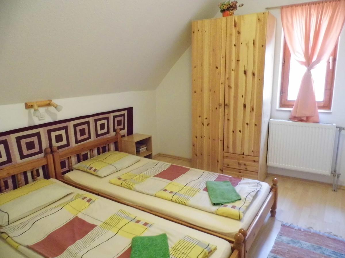 Bakonyi Apartmanház Eplény Exterior foto